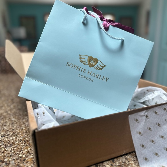 Fine Mini Algerian Loveknot Necklace - James Bond Necklace - Picture 6 of 6